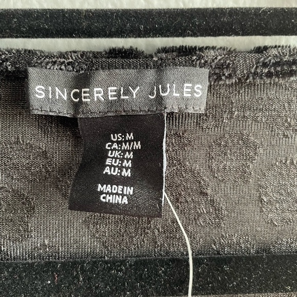 NWOT Sincerely Jules velvet burnout animal print crop top. Size Medium - Picture 3 of 4